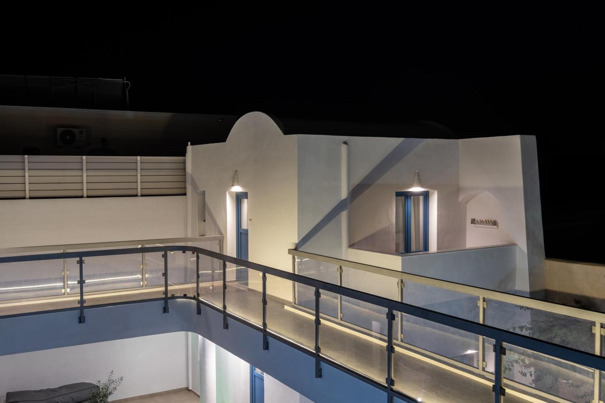 Tristhenia Aparthotel Perissa  Exterior photo