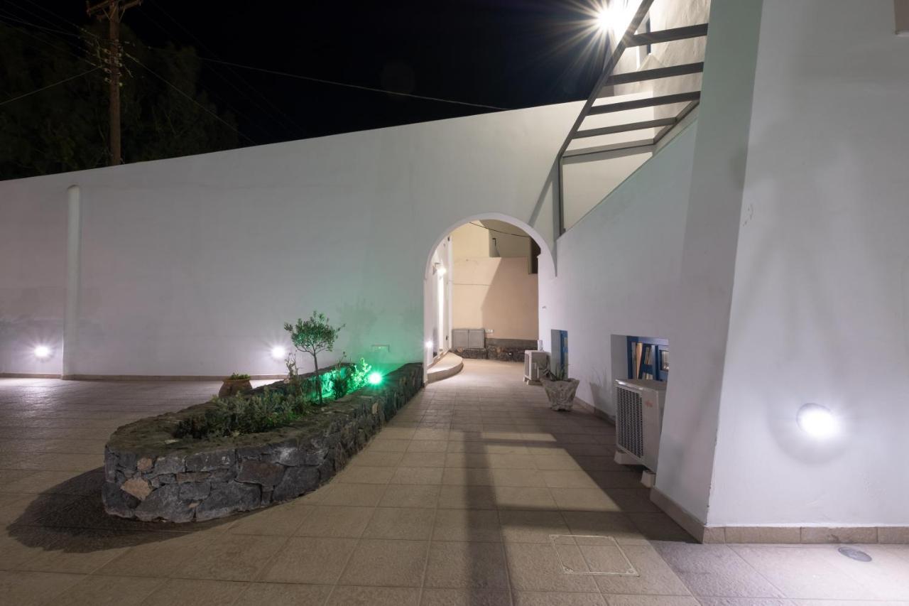 Tristhenia Aparthotel Perissa  Exterior photo